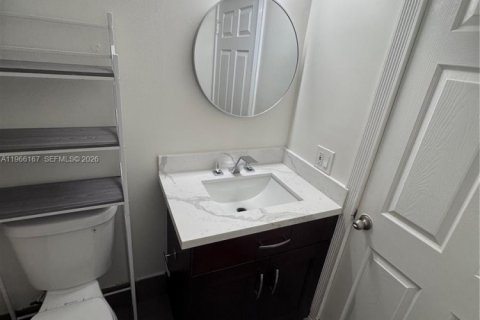 Copropriété à louer à Sunrise, Floride: 3 chambres, 107.77 m2 № 2027930 - photo 9