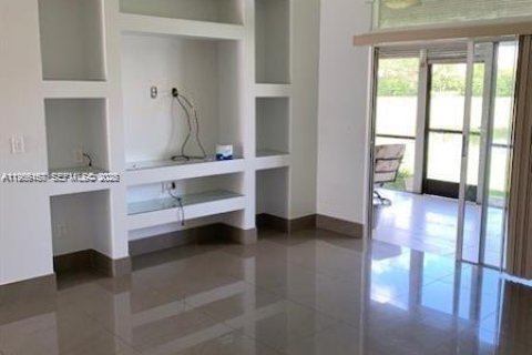 Copropriété à louer à Sunrise, Floride: 3 chambres, 107.77 m2 № 2027930 - photo 2