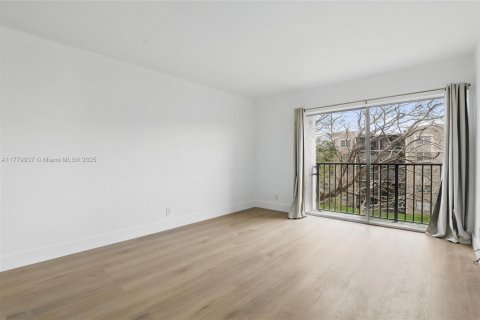 Condo in Miramar, Florida, 2 bedrooms  № 2014452 - photo 3