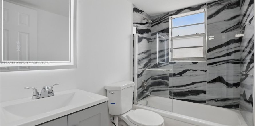 Condo in Miramar, Florida, 2 bedrooms  № 2014452