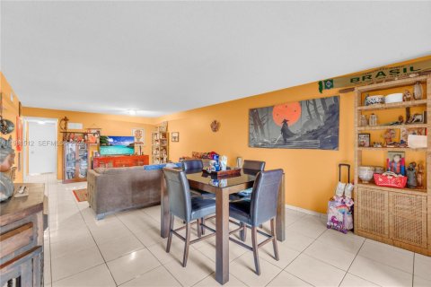 Купить кондоминиум в Майами, Флорида 2 спальни, 124.49м2, № 2049181 - фото 17