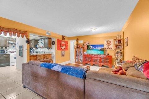 Купить кондоминиум в Майами, Флорида 2 спальни, 124.49м2, № 2049181 - фото 12