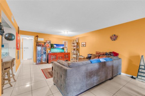 Купить кондоминиум в Майами, Флорида 2 спальни, 124.49м2, № 2049181 - фото 11