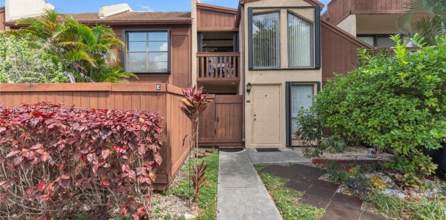 Кондоминиум с 2 спальнями в Майами, Флорида № 2049181