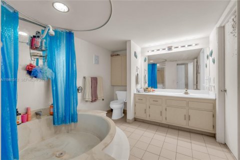 Купить кондоминиум в Майами, Флорида 2 спальни, 124.49м2, № 2049181 - фото 15