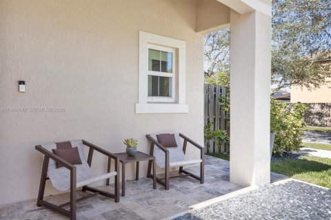 Casa en venta en Homestead, Florida, 3 dormitorios, 174.1 m2 № 2027161 - foto 3