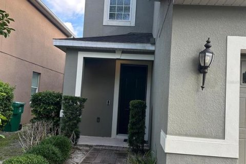 House in DeLand, Florida 4 bedrooms, 230.03 sq.m. № 2205283 - photo 2