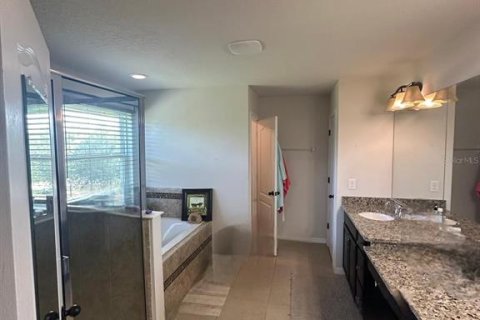 House in DeLand, Florida 4 bedrooms, 230.03 sq.m. № 2205283 - photo 17