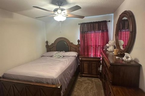 House in DeLand, Florida 4 bedrooms, 230.03 sq.m. № 2205283 - photo 19