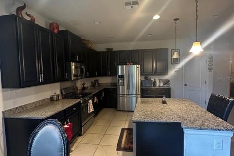 House in DeLand, Florida 4 bedrooms, 230.03 sq.m. № 2205283 - photo 9
