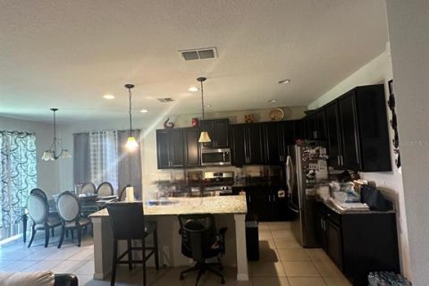 House in DeLand, Florida 4 bedrooms, 230.03 sq.m. № 2205283 - photo 11