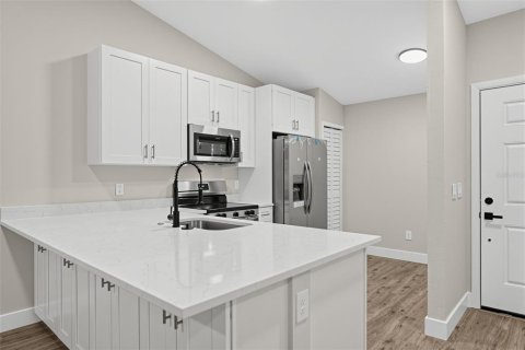 Duplex à vendre à Orlando, Floride: 2 chambres, 89.09 m2 № 2408619 - photo 3