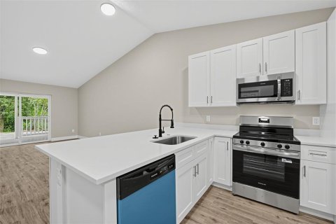 Duplex à vendre à Orlando, Floride: 2 chambres, 89.09 m2 № 2408619 - photo 2