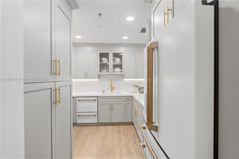 Copropriété à vendre à Coral Gables, Floride: 3 chambres, 142.23 m2 № 1933553 - photo 9