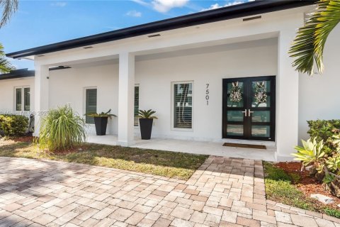 House in Palmetto Bay, Florida 6 bedrooms, 347.73 sq.m. № 2040144 - photo 3