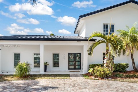 House in Palmetto Bay, Florida 6 bedrooms, 347.73 sq.m. № 2040144 - photo 4