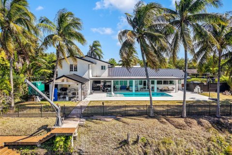 House in Palmetto Bay, Florida 6 bedrooms, 347.73 sq.m. № 2040144 - photo 9