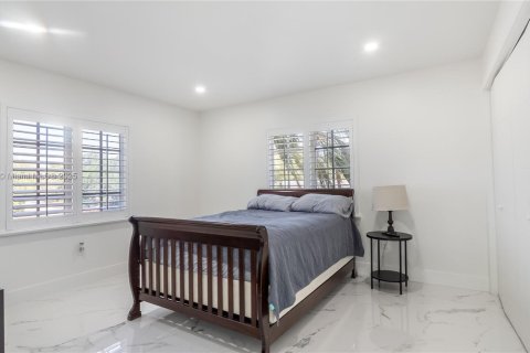 House in Palmetto Bay, Florida 6 bedrooms, 347.73 sq.m. № 2040144 - photo 15