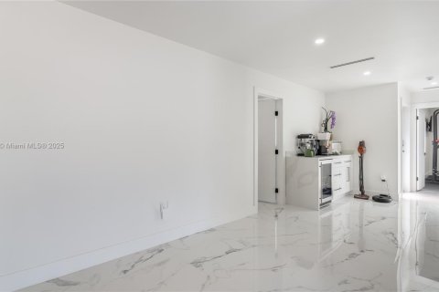House in Palmetto Bay, Florida 6 bedrooms, 347.73 sq.m. № 2040144 - photo 19