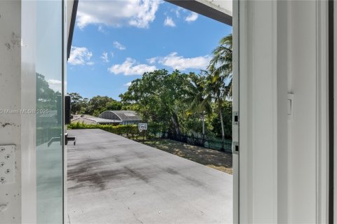 House in Palmetto Bay, Florida 6 bedrooms, 347.73 sq.m. № 2040144 - photo 23