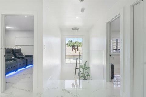 House in Palmetto Bay, Florida 6 bedrooms, 347.73 sq.m. № 2040144 - photo 14