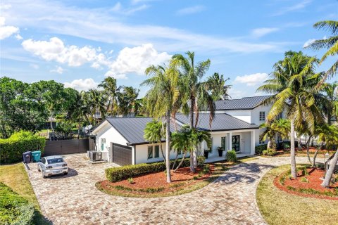 House in Palmetto Bay, Florida 6 bedrooms, 347.73 sq.m. № 2040144