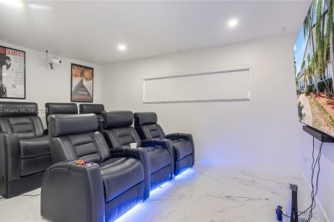 House in Palmetto Bay, Florida 6 bedrooms, 347.73 sq.m. № 2040144 - photo 20