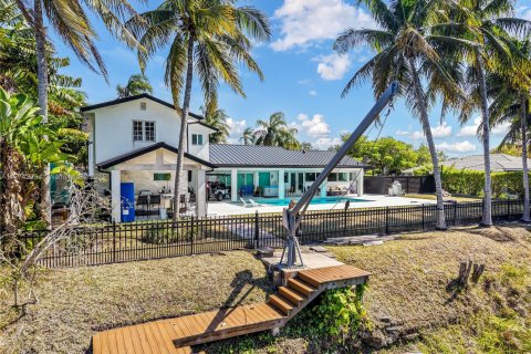 House in Palmetto Bay, Florida 6 bedrooms, 347.73 sq.m. № 2040144 - photo 8