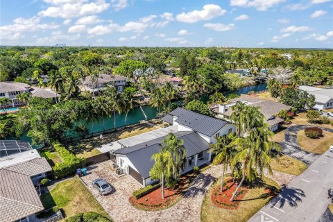 House in Palmetto Bay, Florida 6 bedrooms, 347.73 sq.m. № 2040144 - photo 12