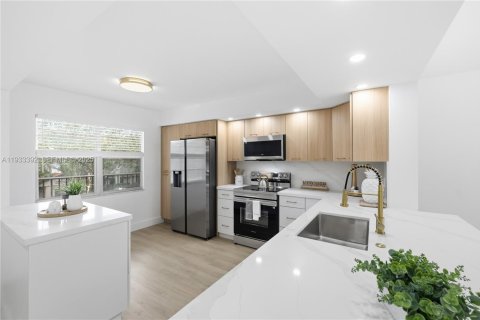 Copropriété à vendre à Pembroke Pines, Floride: 2 chambres, 110.74 m2 № 1992621 - photo 3