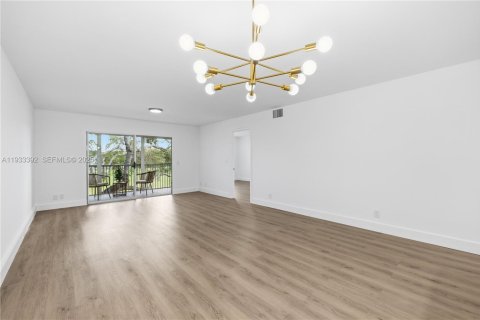 Copropriété à vendre à Pembroke Pines, Floride: 2 chambres, 110.74 m2 № 1992621 - photo 8