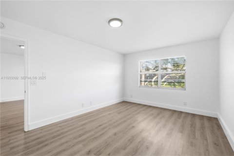 Copropriété à vendre à Pembroke Pines, Floride: 2 chambres, 110.74 m2 № 1992621 - photo 14