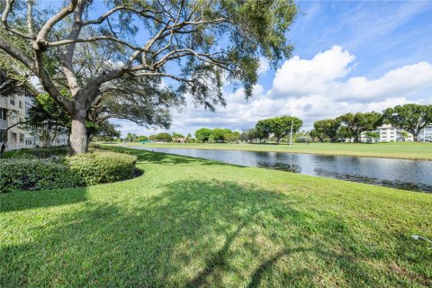 Copropriété à vendre à Pembroke Pines, Floride: 2 chambres, 110.74 m2 № 1992621 - photo 29