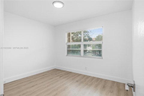 Copropriété à vendre à Pembroke Pines, Floride: 2 chambres, 110.74 m2 № 1992621 - photo 21