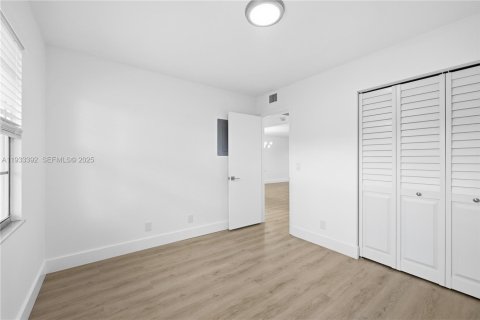 Copropriété à vendre à Pembroke Pines, Floride: 2 chambres, 110.74 m2 № 1992621 - photo 19