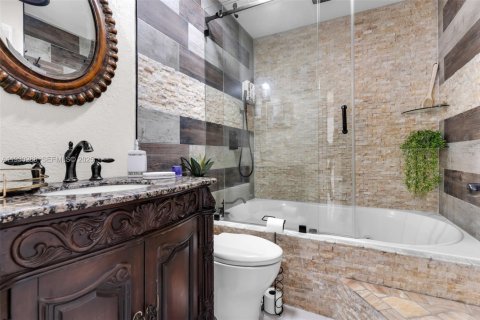 Купить коммерческую недвижимость в Майами, Флорида 309.83м2, № 1989210 - фото 18