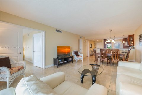 Condominio en venta en Pompano Beach, Florida, 2 dormitorios, 98.85 m2 № 1980461 - foto 1