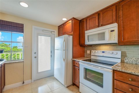 Condominio en venta en Pompano Beach, Florida, 2 dormitorios, 98.85 m2 № 1980461 - foto 11
