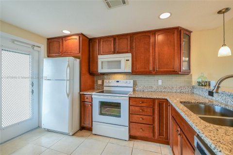 Condominio en venta en Pompano Beach, Florida, 2 dormitorios, 98.85 m2 № 1980461 - foto 10