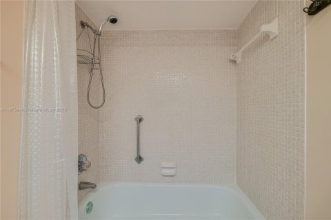 Condominio en venta en Pompano Beach, Florida, 2 dormitorios, 98.85 m2 № 1980461 - foto 22