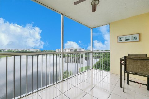 Condominio en venta en Pompano Beach, Florida, 2 dormitorios, 98.85 m2 № 1980461 - foto 2