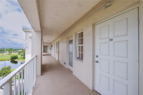 Condominio en venta en Pompano Beach, Florida, 2 dormitorios, 98.85 m2 № 1980461 - foto 29