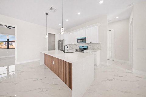 Casa en venta en Cape Coral, Florida, 4 dormitorios, 170.2 m2 № 2150118 - foto 14
