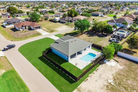 Casa en venta en Cape Coral, Florida, 4 dormitorios, 170.2 m2 № 2150118 - foto 2