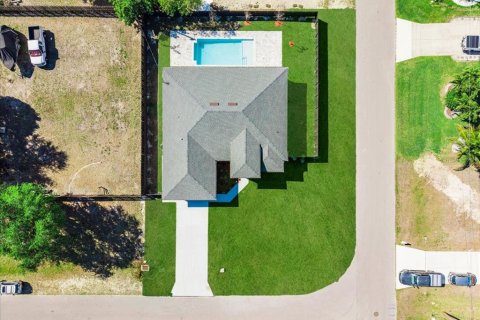 Casa en venta en Cape Coral, Florida, 4 dormitorios, 170.2 m2 № 2150118 - foto 3