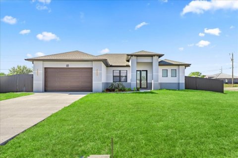 Casa en venta en Cape Coral, Florida, 4 dormitorios, 170.2 m2 № 2150118 - foto 4