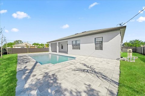Casa en venta en Cape Coral, Florida, 4 dormitorios, 170.2 m2 № 2150118 - foto 7