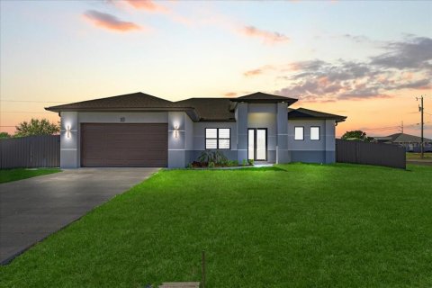 Casa en Cape Coral, Florida 4 dormitorios, 170.2 m2 № 2150118