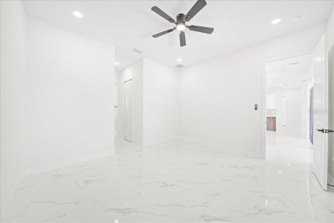 Casa en venta en Cape Coral, Florida, 4 dormitorios, 170.2 m2 № 2150118 - foto 24
