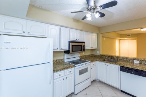 Condo in Coral Springs, Florida, 2 bedrooms № 1970287 - photo 21